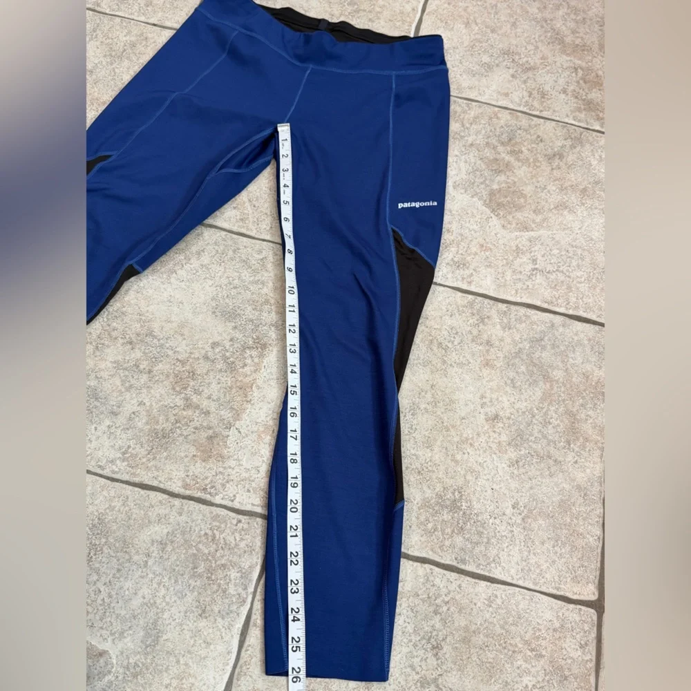 Patagonia women’s Royal Blue Leggings with Black Panels size large